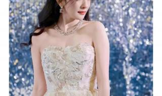 杨幂把迪丽热巴送给大佬