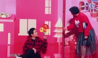 华晨宇和关晓彤亲吻照 华晨宇和关晓彤亲吻照