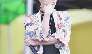 华晨宇回应唱歌像做法