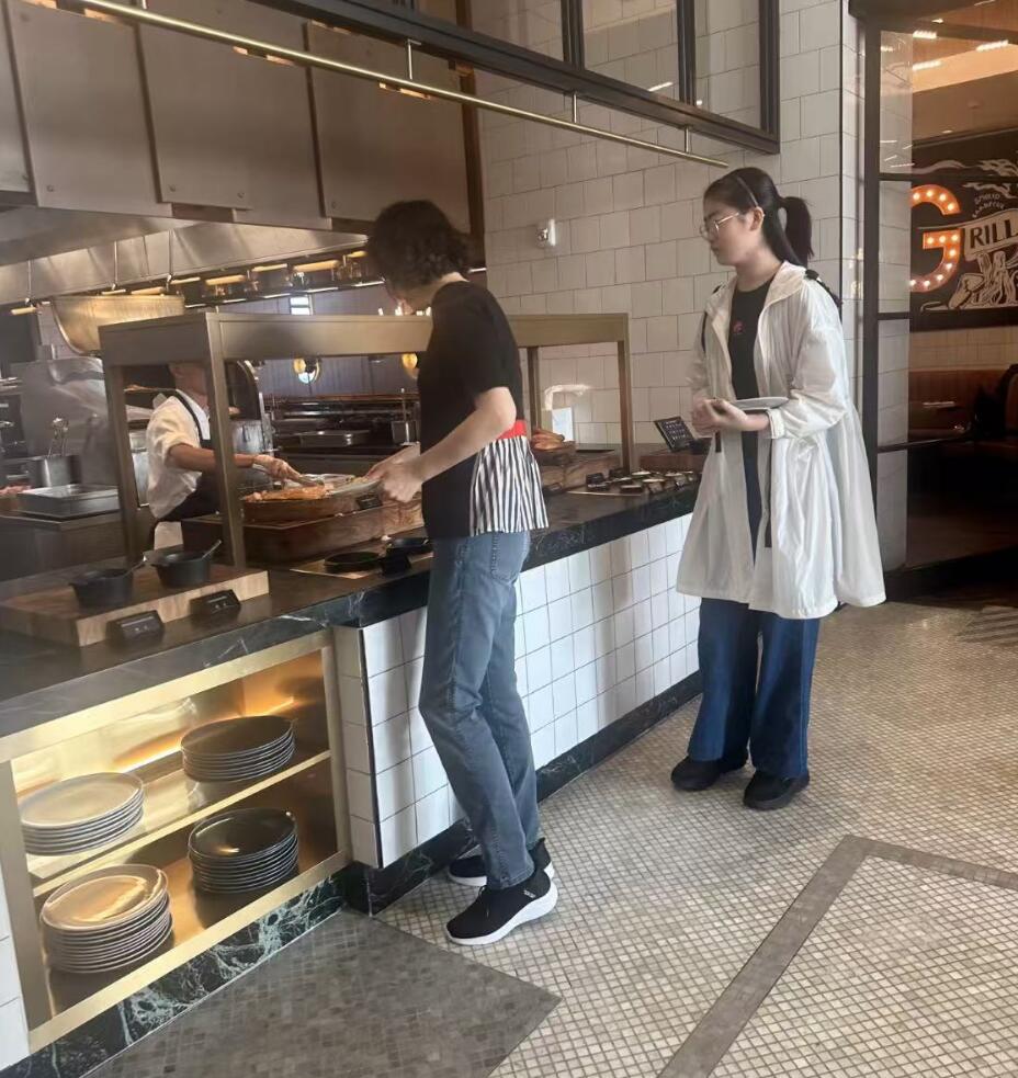 迪拜酒店模特_迪拜酒店多高_